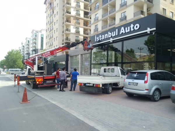 Nilüfer/Ata Bulvarı Boyama ve Temizlik çalışması.